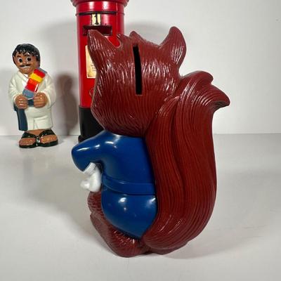 LOT 119: Vintage Piggy Banks