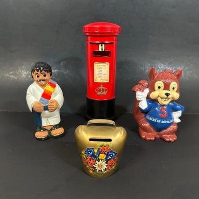 LOT 119: Vintage Piggy Banks