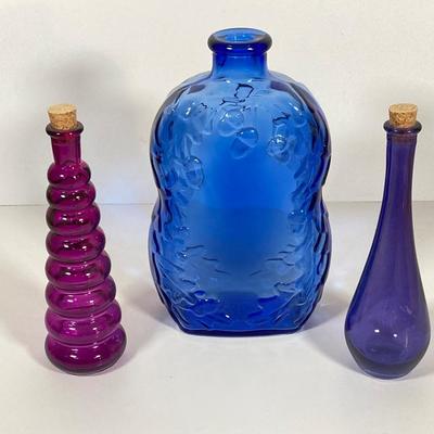 LOT 122: Beautiful Stained Glass Table Lamp & More