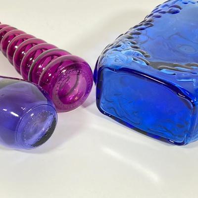 LOT 122: Beautiful Stained Glass Table Lamp & More