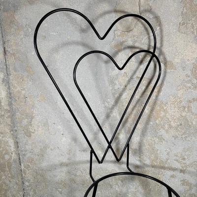 LOT 124: Glazing Ball w/ Heart Stand