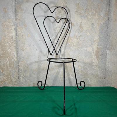 LOT 124: Glazing Ball w/ Heart Stand