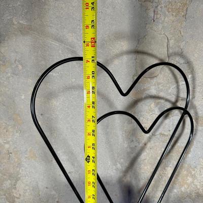 LOT 124: Glazing Ball w/ Heart Stand