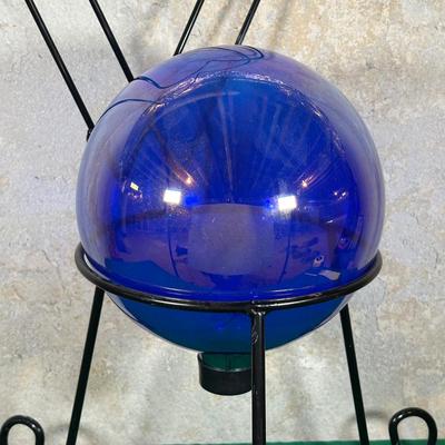 LOT 124: Glazing Ball w/ Heart Stand
