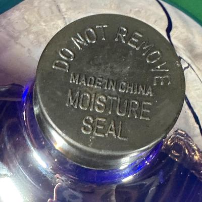 LOT 124: Glazing Ball w/ Heart Stand