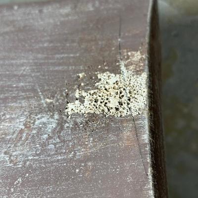 LOT 125: 28” Pedestal