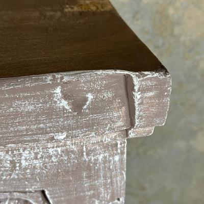 LOT 125: 28” Pedestal