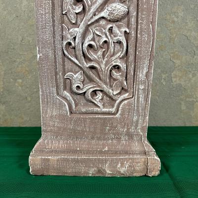LOT 125: 28” Pedestal