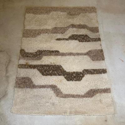 LOT 134: Vintage Top Of The Line 100% Wool Rug