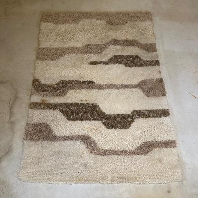 LOT 134: Vintage Top Of The Line 100% Wool Rug
