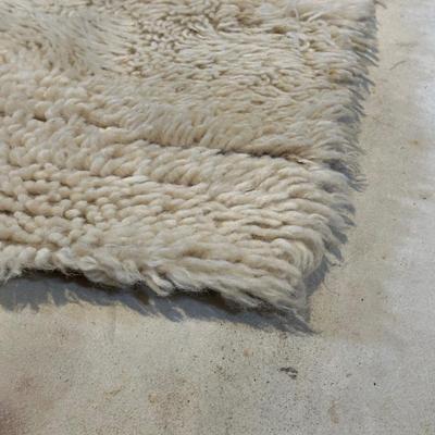 LOT 134: Vintage Top Of The Line 100% Wool Rug