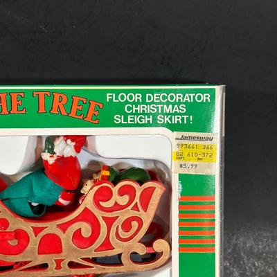 LOT 141B: Vintage Christmas Decor! Blow Molds, 10 Piece Light Set & Jolly Santa Round The Tree in Box
