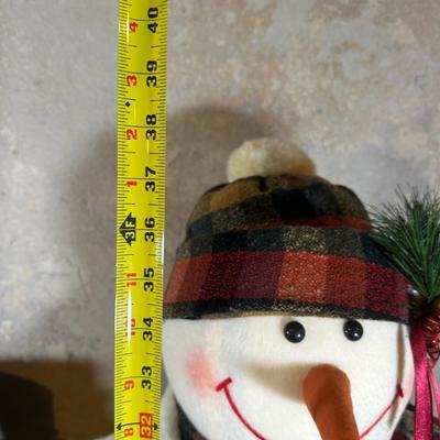 LOT 142: Think Snow!! Home Decor Snowmen