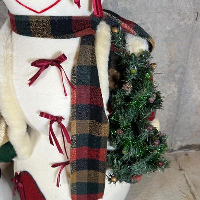 LOT 142: Think Snow!! Home Decor Snowmen