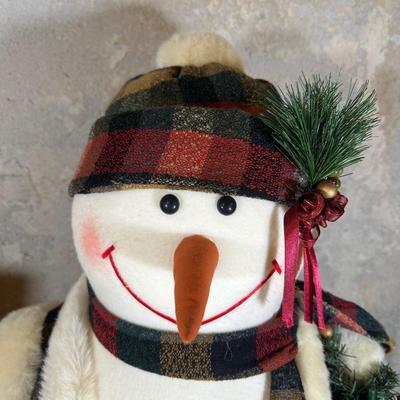 LOT 142: Think Snow!! Home Decor Snowmen