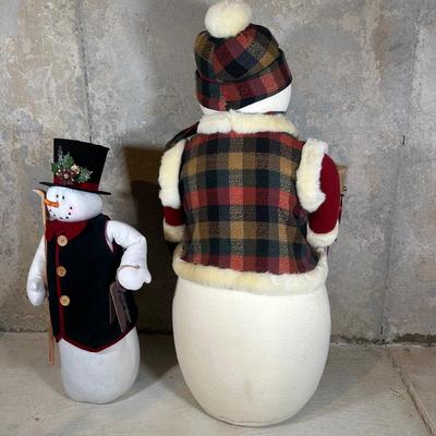 LOT 142: Think Snow!! Home Decor Snowmen