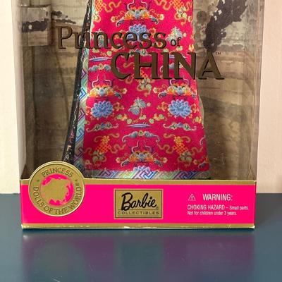 LOT Vintage Barbie Collection - Chile, Icelandic, Hula Hair, Arctic Barbie & More