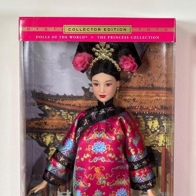 LOT Vintage Barbie Collection - Chile, Icelandic, Hula Hair, Arctic Barbie & More