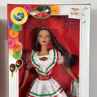 LOT Vintage Barbie Collection - Chile, Icelandic, Hula Hair, Arctic Barbie & More