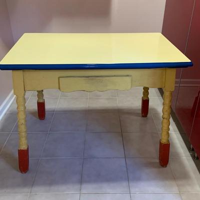 LOT:163: Vintage Wood Kitchen Table with Enamel Top - Expandable