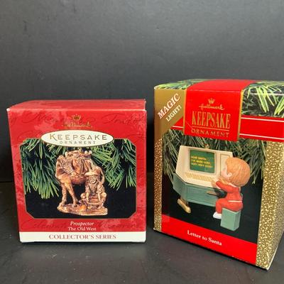 LOT:169: Collection of Hallmark Christmas Ornaments Including a Selection of Lighted Ornaments