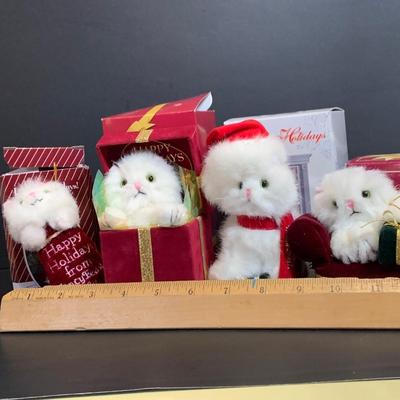 LOT:171: Collection of Fancy Feast Annual Christmas Ornaments and a Gordon Fraiser Cat Ornament
