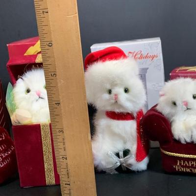 LOT:171: Collection of Fancy Feast Annual Christmas Ornaments and a Gordon Fraiser Cat Ornament
