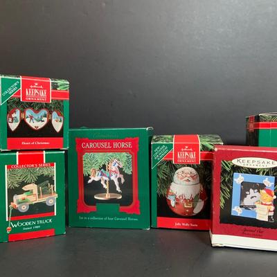 LOT:172: Assortment of Hallmark Holiday Ornaments