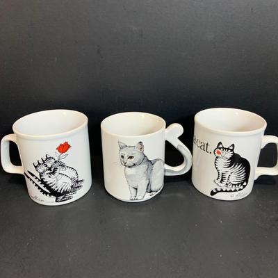 LOT:174: Cats in the Kitchen a Fun Collection of Cat Themed Cookie Jar, Glasses, Mugs, Salt and Pepper Shakers, Creamer and More