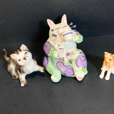 LOT:174: Cats in the Kitchen a Fun Collection of Cat Themed Cookie Jar, Glasses, Mugs, Salt and Pepper Shakers, Creamer and More