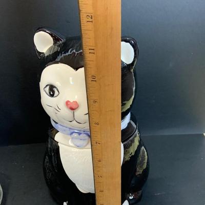 LOT:174: Cats in the Kitchen a Fun Collection of Cat Themed Cookie Jar, Glasses, Mugs, Salt and Pepper Shakers, Creamer and More
