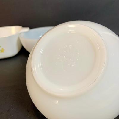 LOT:175: The Mid-century Kitchen Must Haves, Including Tupperware Lidded Mugs and Salt and Pepper Shakers a Microwave Steamer, Fire King...