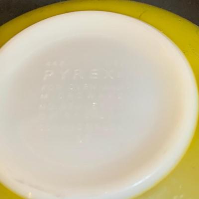 LOT:176: Four Pyrex Mixing Bowls (3 Nesting +1 More)