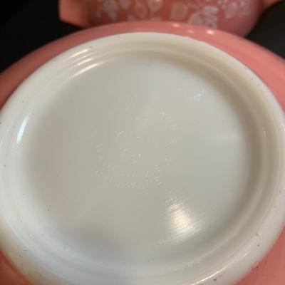 LOT:178: Set of 4 Pyrex Pink and White Gooseberry Cinderella Mixing/Nesting Bowls