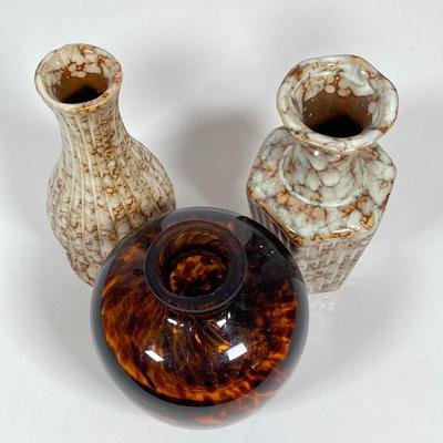 LOT 230: Mid-Century Modern Tortoise Shell Pattern Curved Vase with Three Miniature Vases