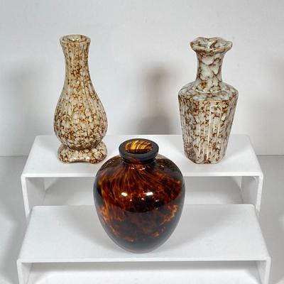 LOT 230: Mid-Century Modern Tortoise Shell Pattern Curved Vase with Three Miniature Vases