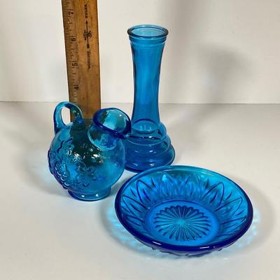 LOT 235: Blue and Red Glass Decorative Collection