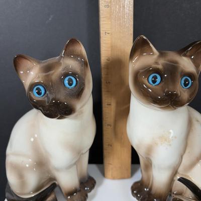 LOT 240: Siamese Cat Collection: Enesco, anticipation by Eric Tenney Limited Edition & More