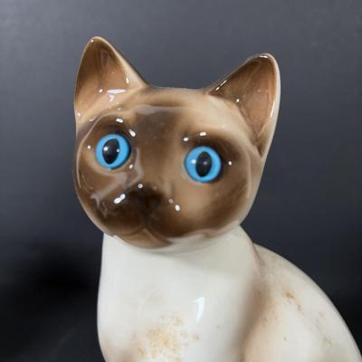 LOT 240: Siamese Cat Collection: Enesco, anticipation by Eric Tenney Limited Edition & More