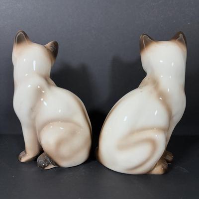LOT 240: Siamese Cat Collection: Enesco, anticipation by Eric Tenney Limited Edition & More