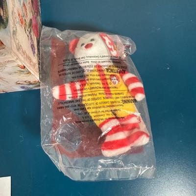 LOT 245: Beanie Baby Collection!