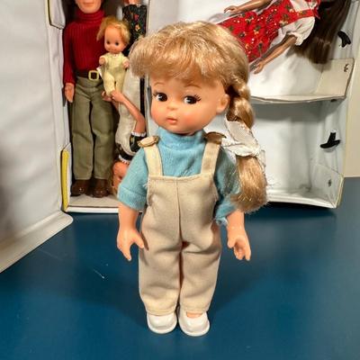 LOT 248: Vintage The Sunshine Family Doll & Craft Case w/ Barbie Fashion & Doll Carry Case