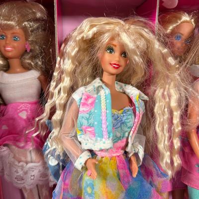 LOT 248: Vintage The Sunshine Family Doll & Craft Case w/ Barbie Fashion & Doll Carry Case