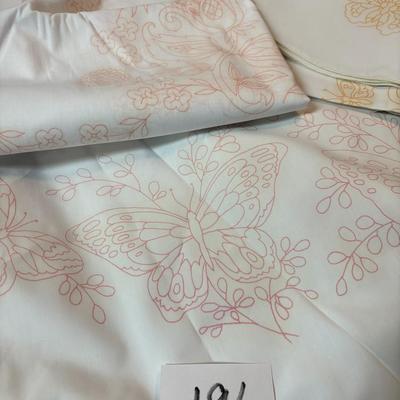 Painting or Embroidering Table Clothes
