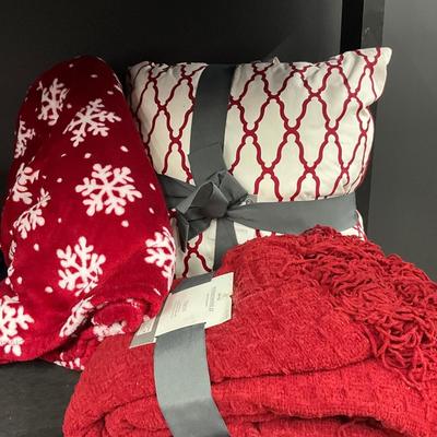 Lot F 288 Red & White Throw Blankets & Pillow
