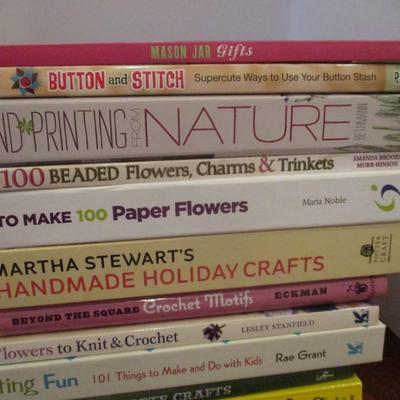 Variety Of Creative Arts & Crafts Books A Few Knitting Soap Makers Wreaths Hand Printing #3