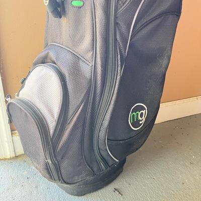 Master Grip Golf Bag & Assorted Clubs