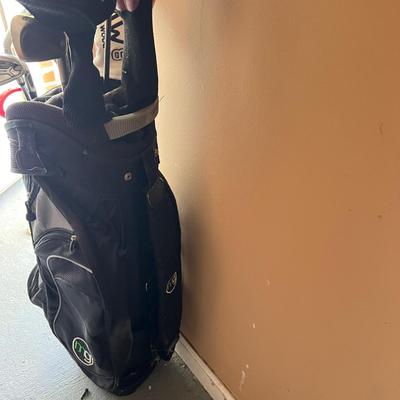 Master Grip Golf Bag & Assorted Clubs