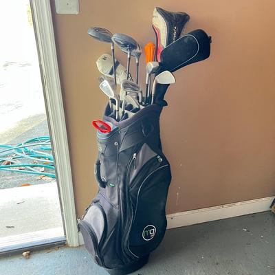 Master Grip Golf Bag & Assorted Clubs