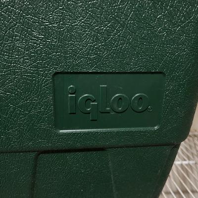 Lot of 2 Vintage Igloo Coolers + Igloo Wheelie Cool